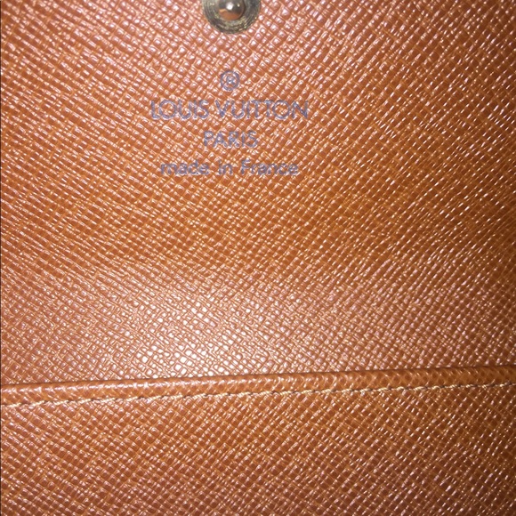 Louis Vuitton Wallet. (Make an offer) - Picture 7 of 8